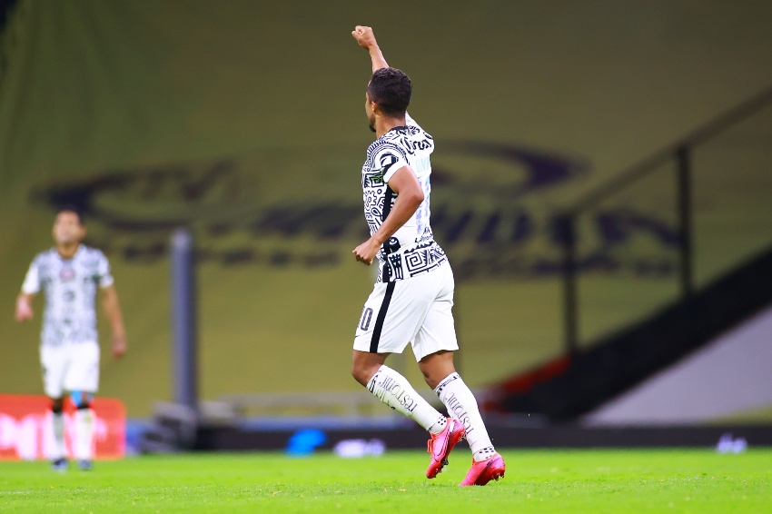 Giovani Dos Santos tras anotar gol con el América
