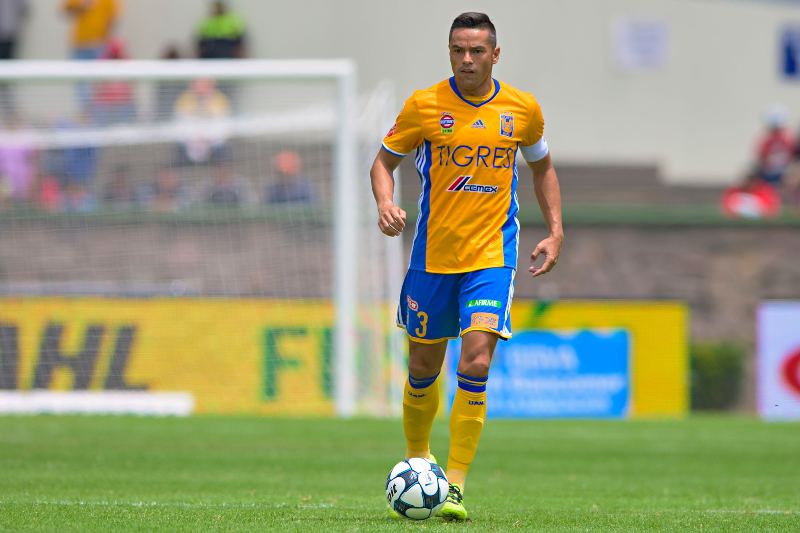 Juninho en partido con Tigres