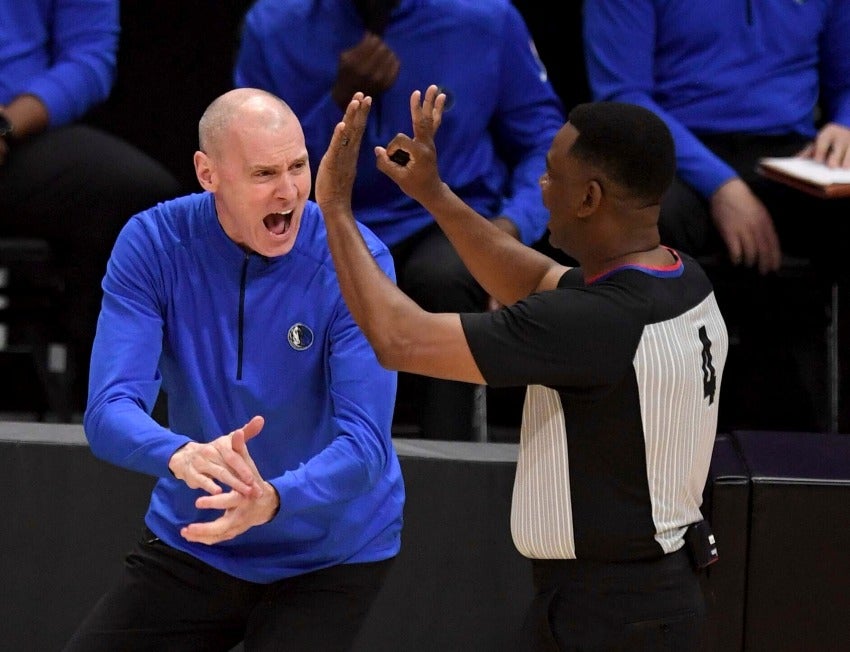 Rick Carlisle en un partido de los Mavericks