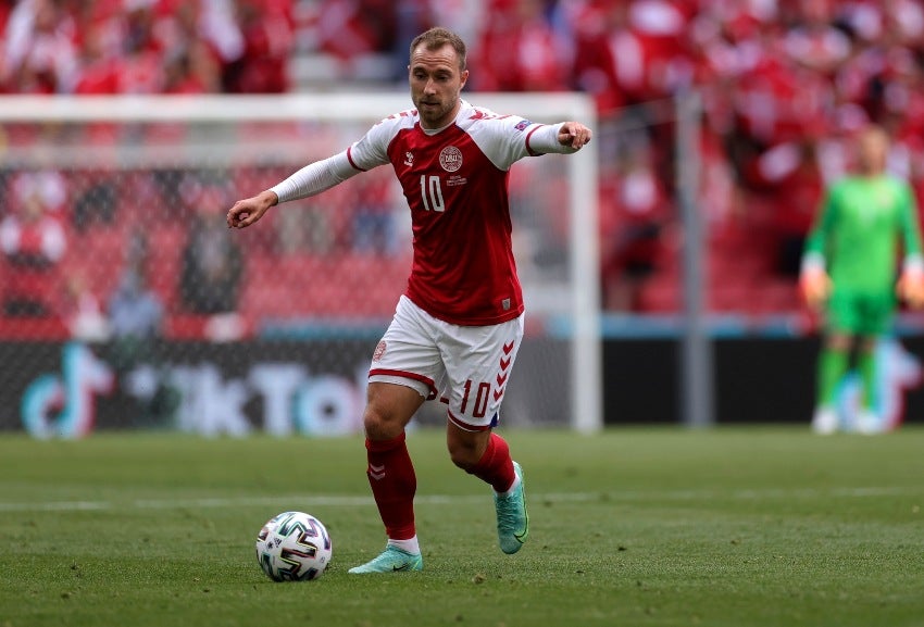 Eriksen en un partido con la Selección de Dinamarca