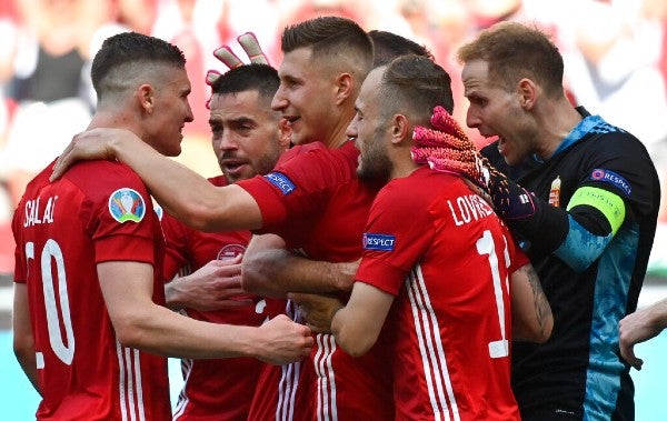 Hungría celebra gol contra Francia