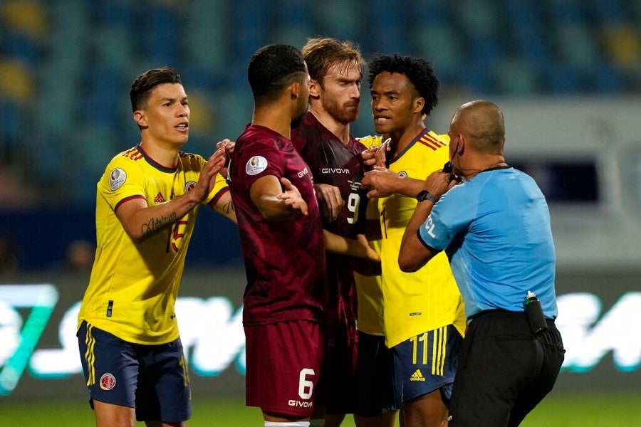 Yangel Herrera durante un partido con Venezuela