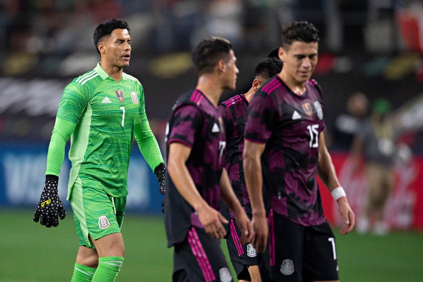 Jugadores mexicanos en un duelo amistoso ante Islandia