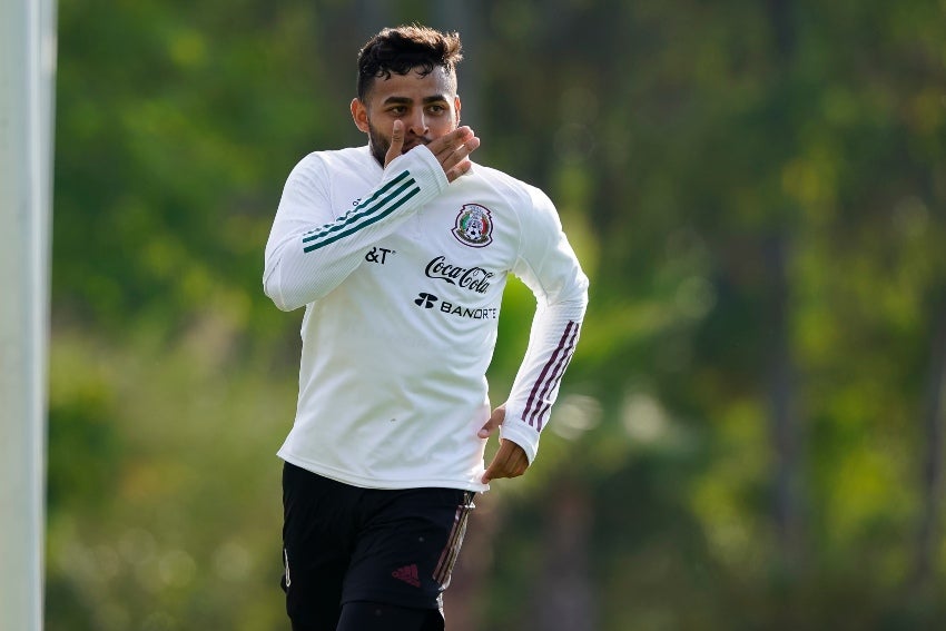 Alexis Vega en un entrenamiento de la Selección Mexicana