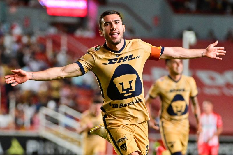 Juan Pablo Vigón en festejo de gol
