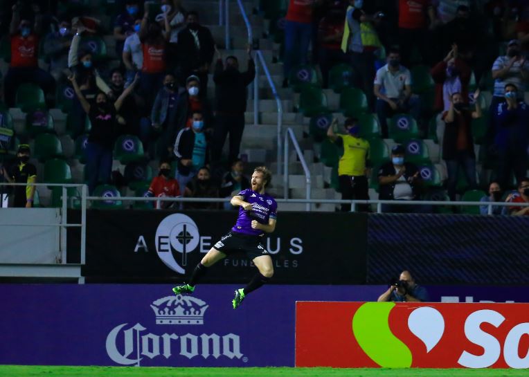 Aristeguieta celebra gol con el Mazatlán FC