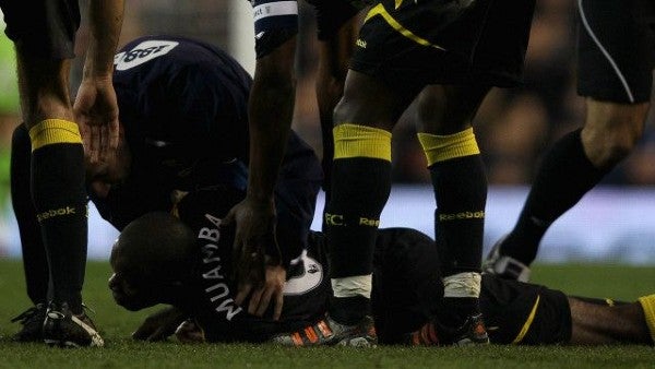 El exfutbolista Fabrice Muamba colapsó dentro de la cancha