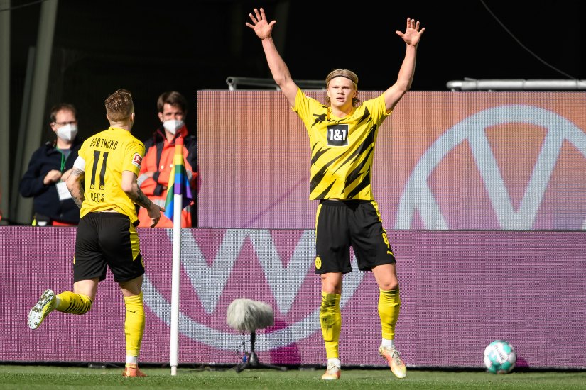 Haaland festejando un gol a favor del Borussia Dortmund