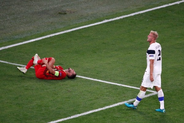 Eden Hazard durante el partido contra Finlandia