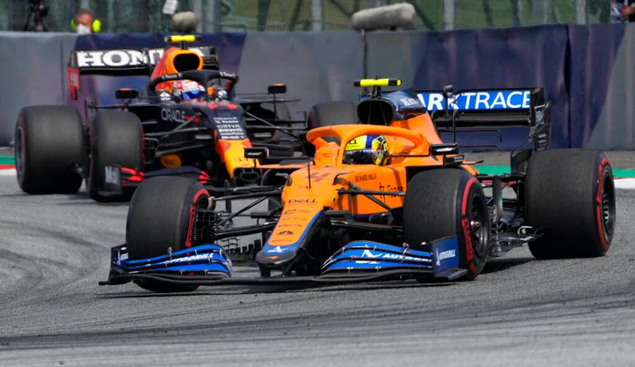 Sergio Pérez detrás de Lando Norris