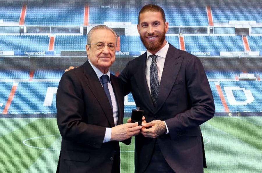 Ramos con Florentino Pérez en su despedida del Madrid