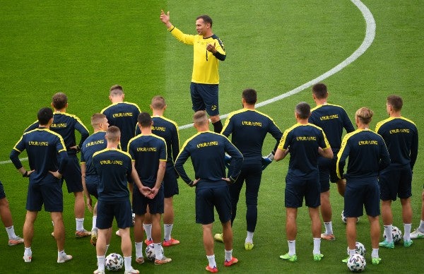 Seleccionador de Ucrania Andriy Shevchenko durante entrenamiento