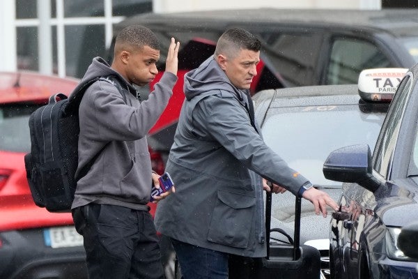 AP Kylian Mbappé sale de la Eurocopa