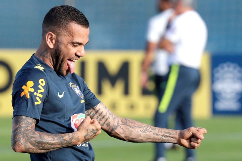 Dani Alves en un entrenamiento con la Selección Brasileña