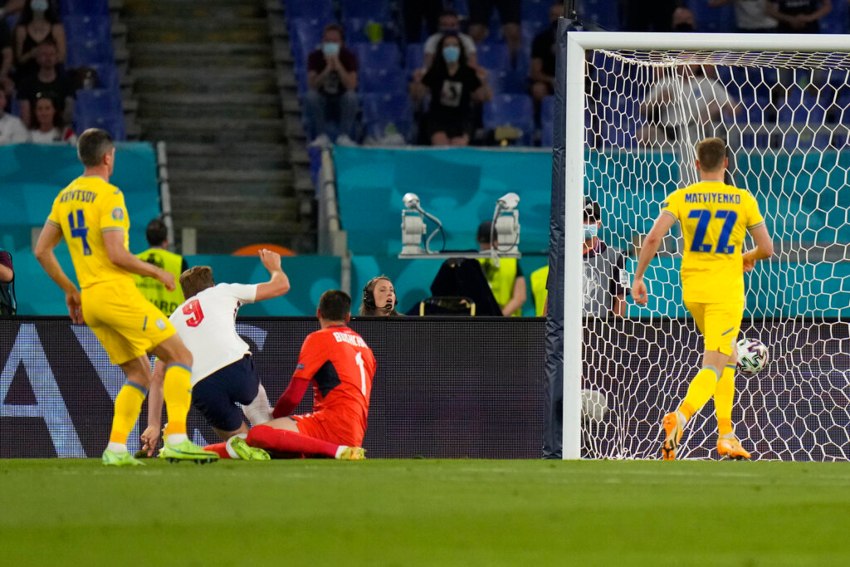 Harry Kane tras anotar su primer gol ante Ucrania