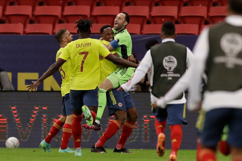 David Ospina festejando el pase a Semifinales de Colombia