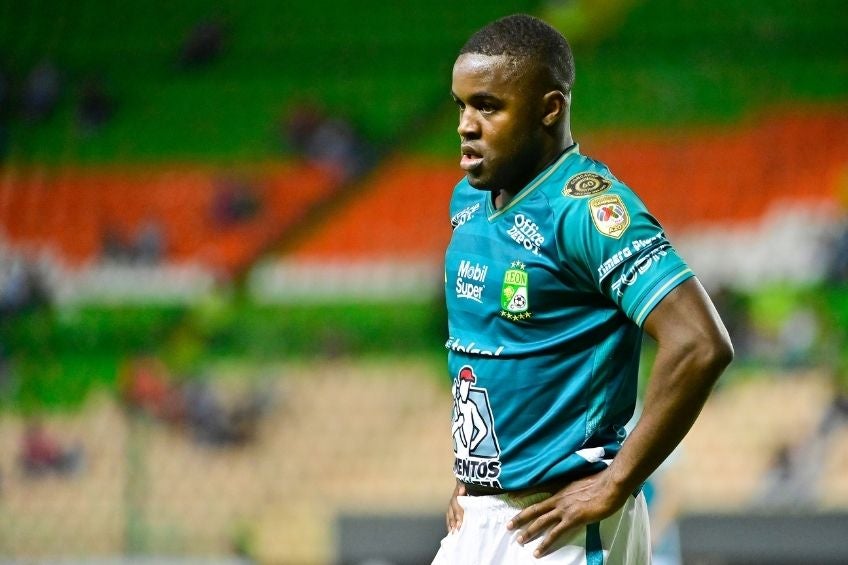 Joel Campbell en acción con León