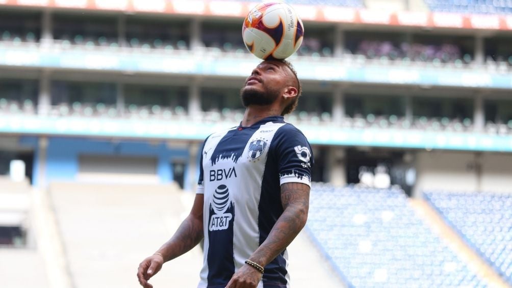 Vergara en su presentación con Rayados 