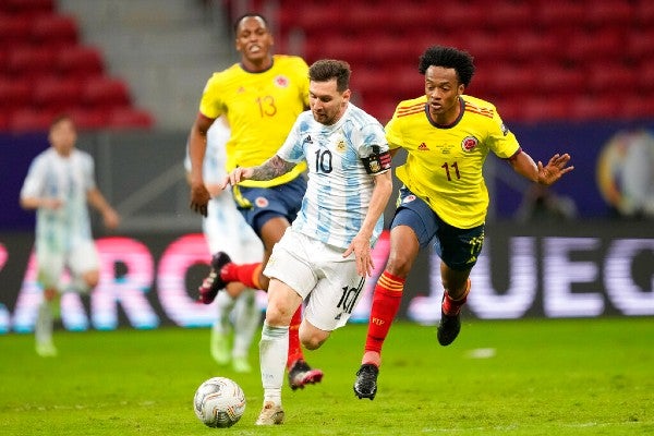 Messi en acción frente a Colombia durante la Copa América