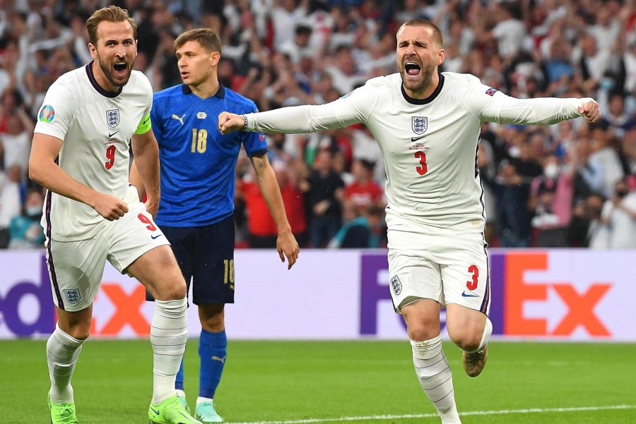 Lule Shaw festeja el gol más rápido en una Final de Euro