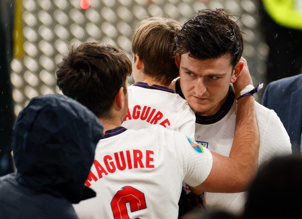 Harry Maguire abraza su familia en la Final de la Eurocopa