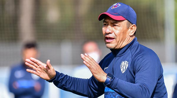 El entrenador mexicano durante una práctica 