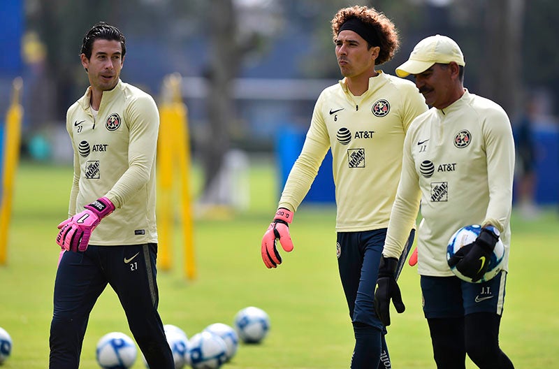 Jiménez y Ochoa durante un entrenamiento en Coapa 