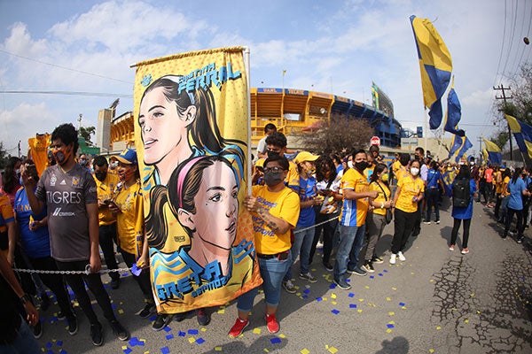 Afición de Tigres previo a la Final contra Chivas 