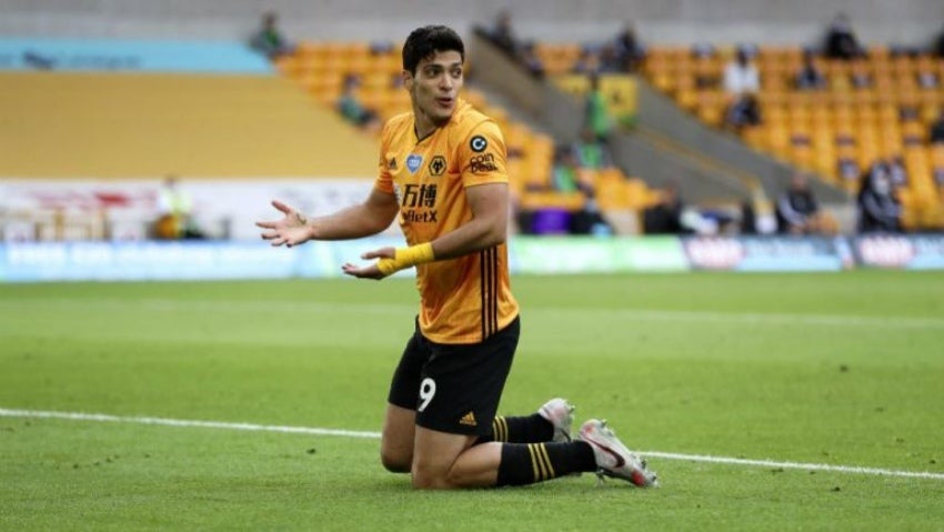 Raúl Jiménez en un partido con el Wolverhampton