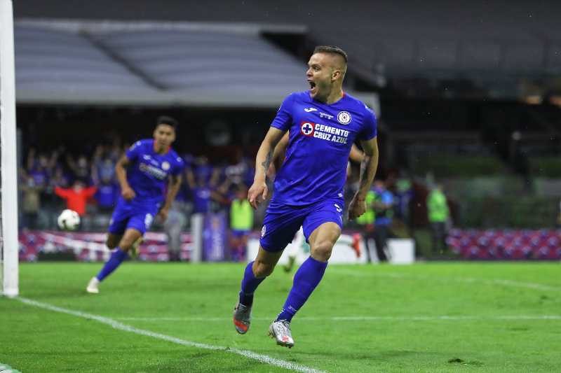 Cruz Azul en festejo de gol