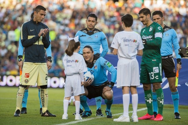 Niños en el Estadio Corregidora