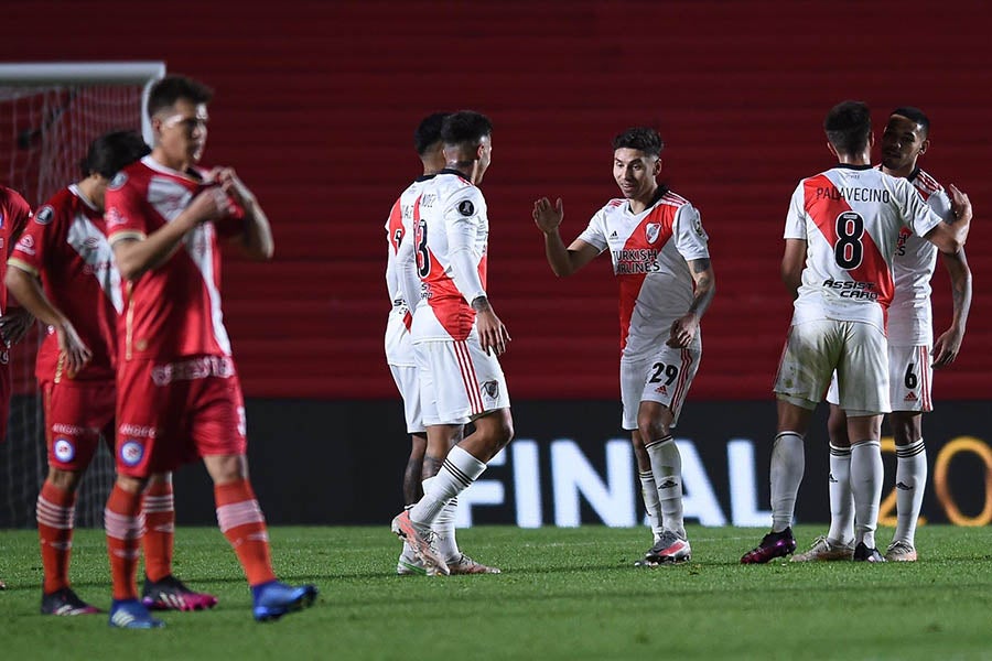 Jugadores de River celebran triunfo sobre Argentinos