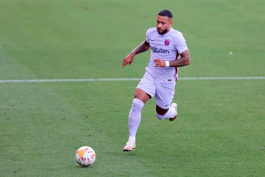 Memphis Depay en el duelo entre el Barcelona y el Girona