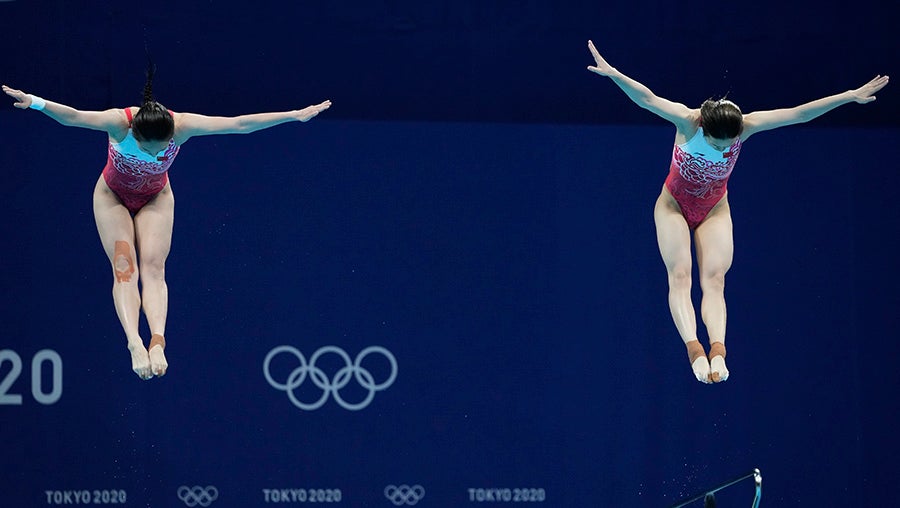 Shi Tingmao y Wang Han en ejecución de clavado