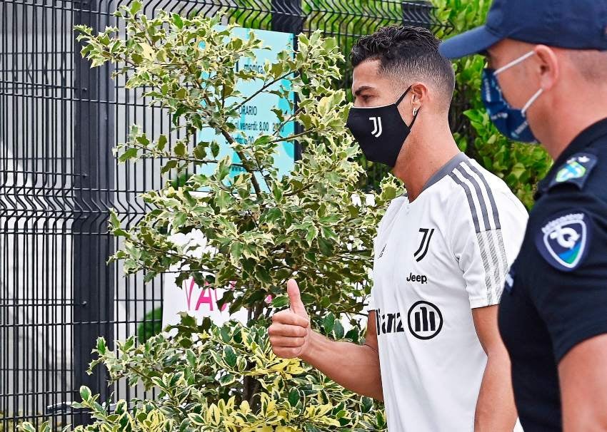 Cristiano Ronaldo ovacionado al llegar a las instalaciones de la Juventus