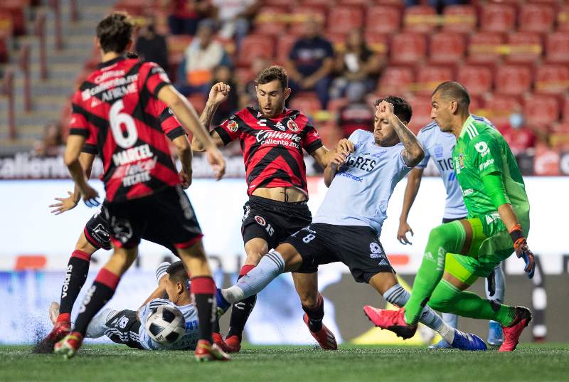 Xolos y Tigres en partido