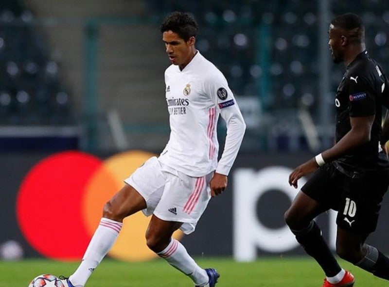 Raphael Varane durante un partido con el Real Madrid