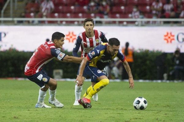 Chapito en acción ante Atlético de San Luis