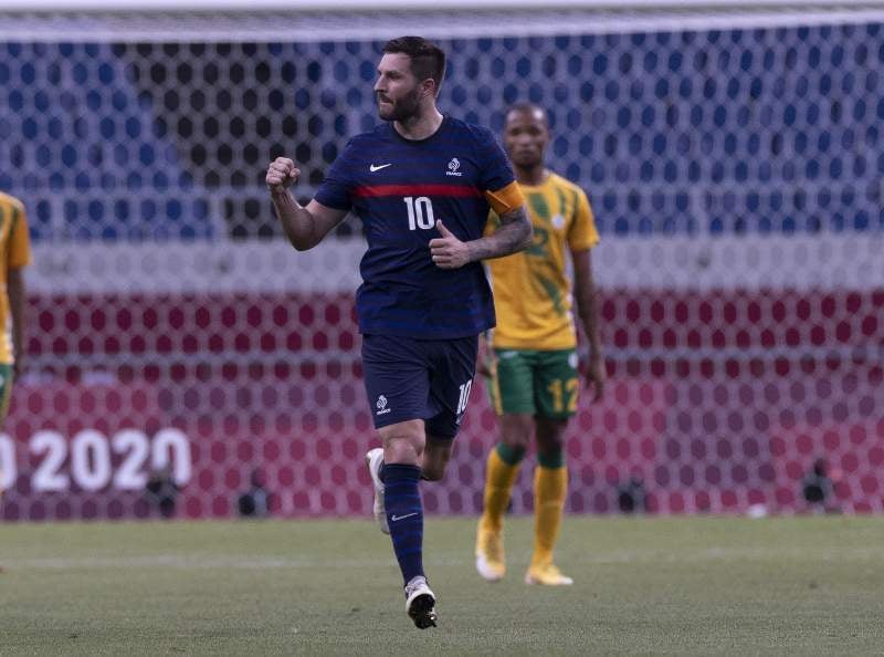 Gignac en partido con Francia