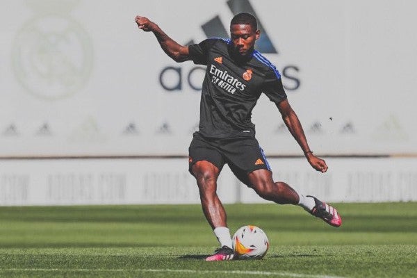 David Alaba durante entrenamiento con el Real Madrid