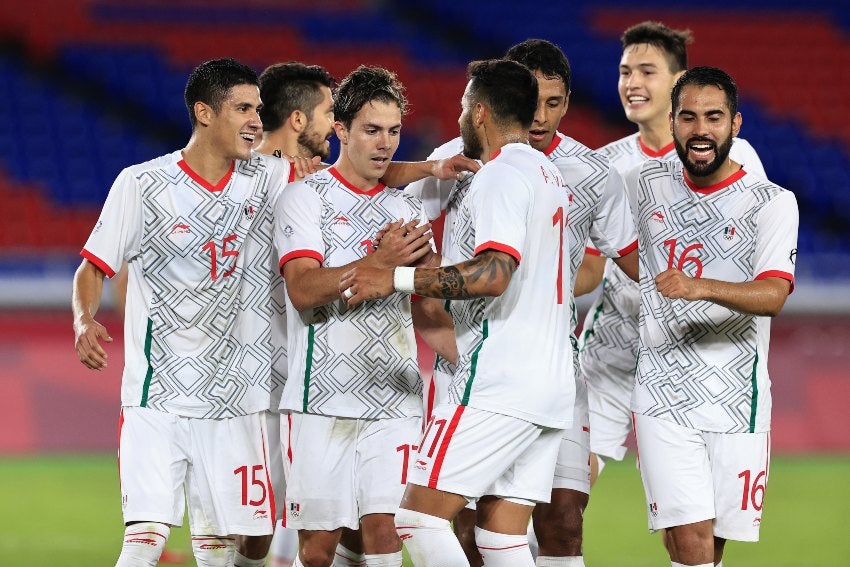 Jugadores mexicanos festejando un gol contra Corea del Sur