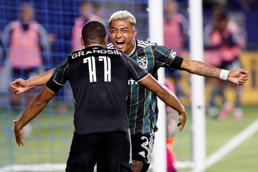 Jugadores del Galaxy celebrando un gol