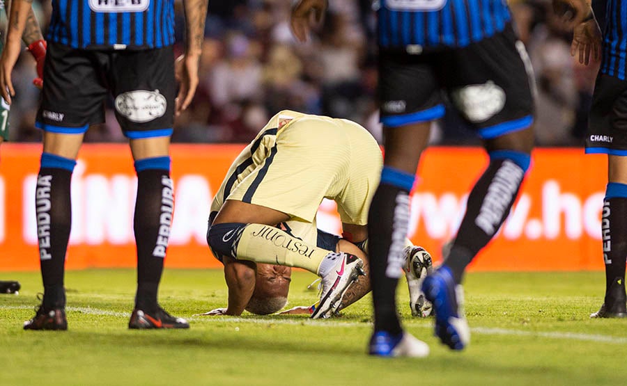 Martínez se duele en juego ante Gallos