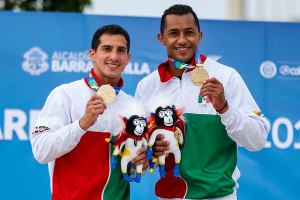 Rommel y Ocampo posan tras ganar en los Centroamericanos