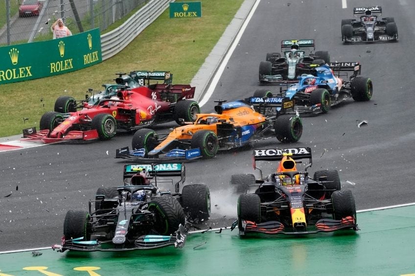 Accidente en la primera curva