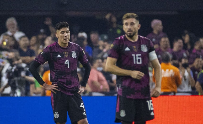 Edson Álvarez y Héctor Herrera en un partido de la Selección Mexicana