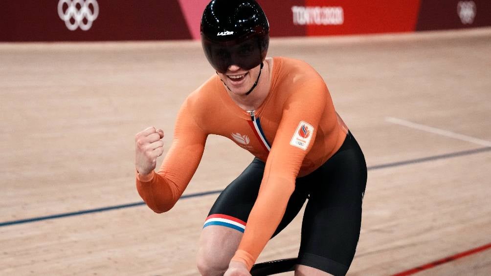 Uno de los tres ciclistas holandeses que rompieron el récord