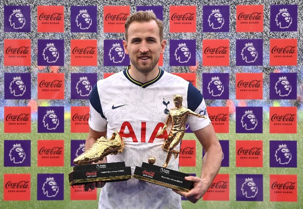 Harry Kane posa con sus reconocimientos obtenidos en la Premier League con el Tottenham