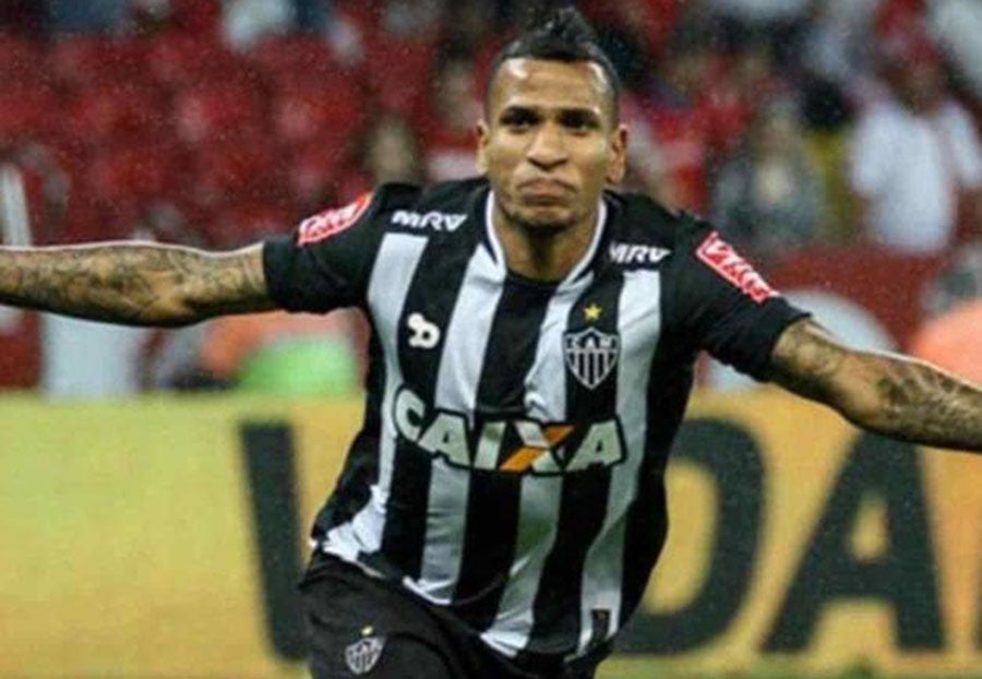 Otero en partido con el Atlético Mineiro