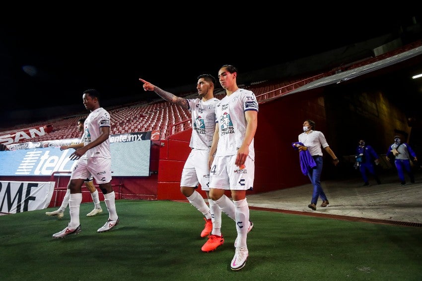 Víctor Guzmán y Erick Aguirre durante un juego de Pachuca